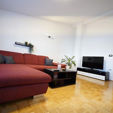 Apartments Loncar-Near Zrce Beach Novalja Exterior photo