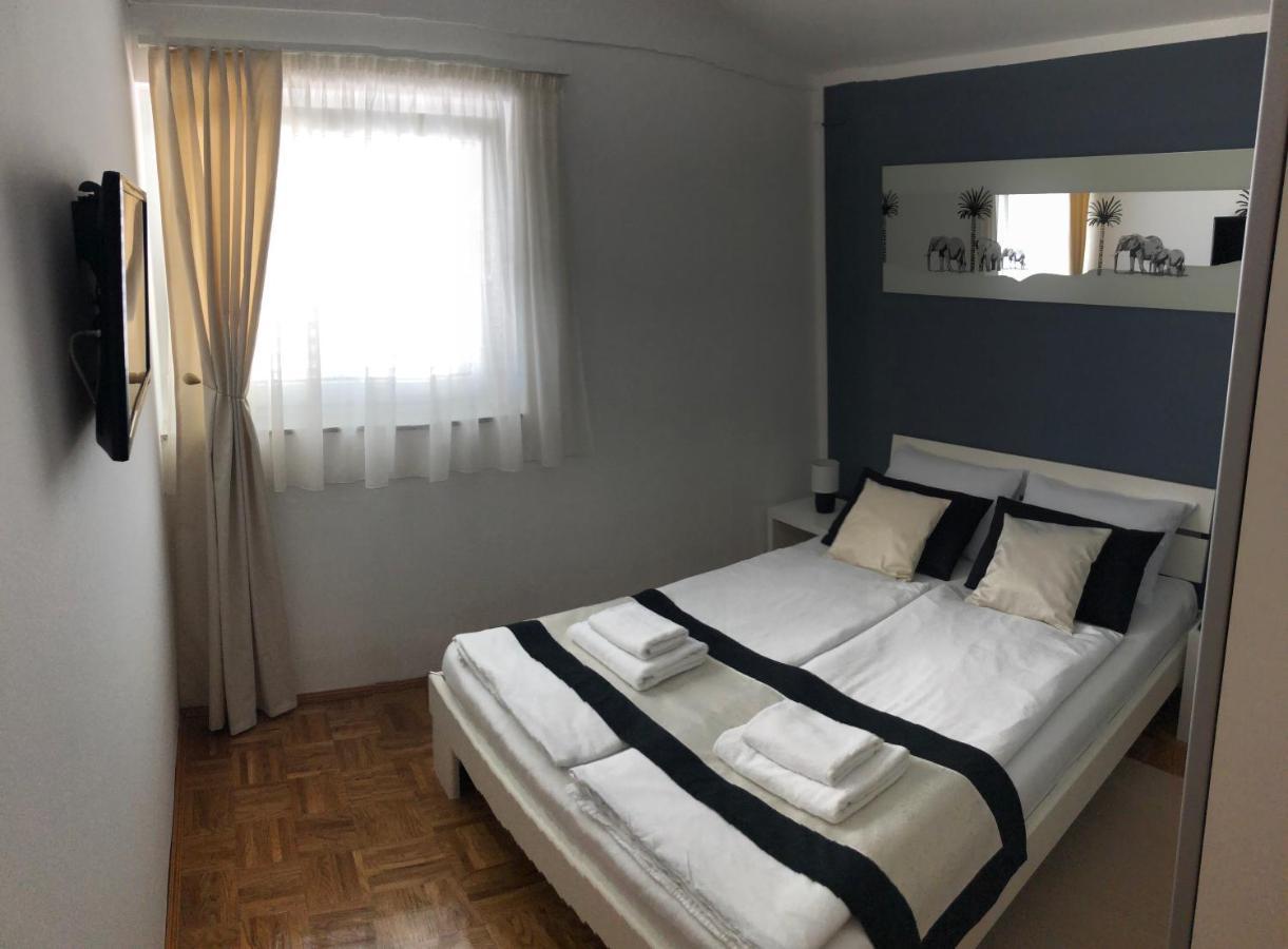 Apartments Loncar-Near Zrce Beach Novalja Exterior photo