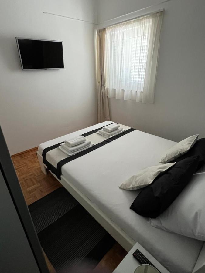 Apartments Loncar-Near Zrce Beach Novalja Exterior photo