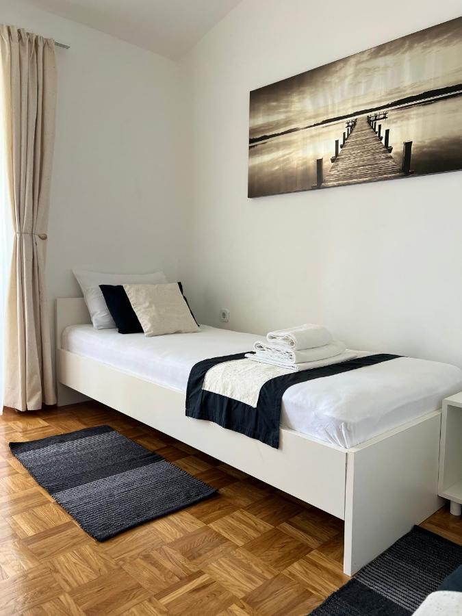 Apartments Loncar-Near Zrce Beach Novalja Exterior photo