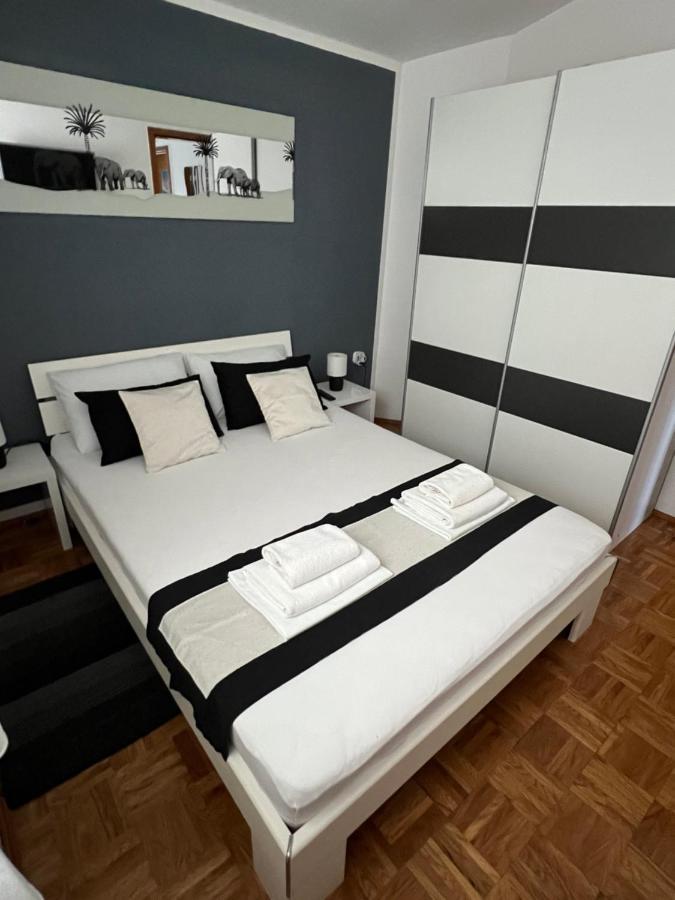 Apartments Loncar-Near Zrce Beach Novalja Exterior photo