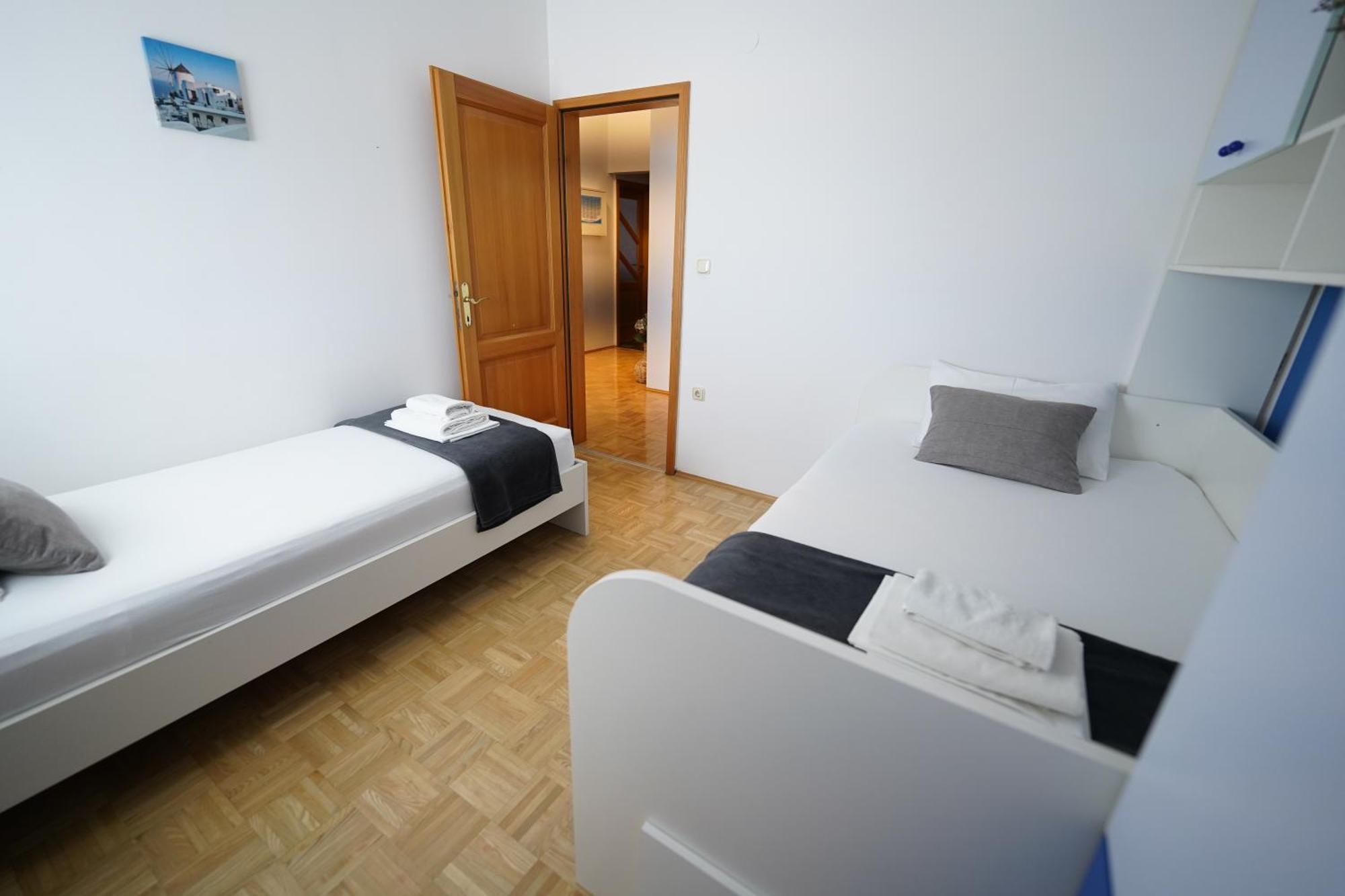 Apartments Loncar-Near Zrce Beach Novalja Exterior photo